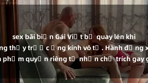 sex bãi biển Gái Việt bị quay lén khi thay đồ trong phòng thủy trước ống kính vô tư. Hành động xâm phạm quyền riêng tư nhận chỉ trích gay gắt từ cộng đồng mạng.